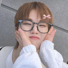 seoyun 🦦 , any prns + terms . homoromantic sub. ss , available .