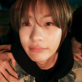 clementine 🦕 , any prns + terms . panromantic sub , multi .