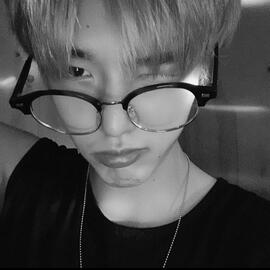 jade , any prns + terms . pansexual soft dom . ss , taken .